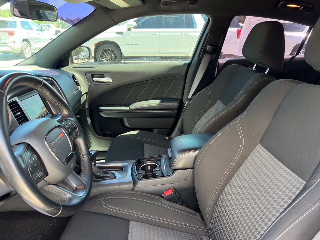 Used 2020 Dodge Charger SXT w/ Blacktop Package RWD image 11