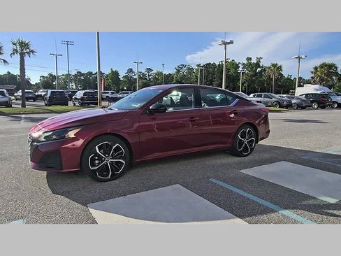 Used 2024 Nissan Altima 2.5 SR w/ SR Premium Package FWD image 23