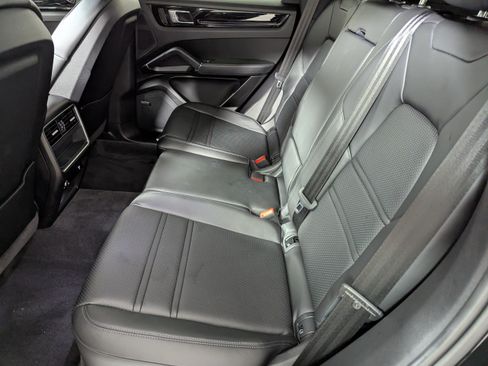 Used 2023 Porsche Cayenne AWD/4WD image 27