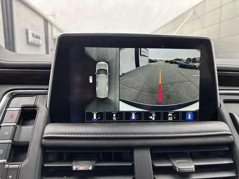 Used 2023 Chevrolet Suburban LT w/ Luxury Package image 25