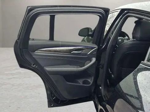 Used 2019 BMW X4 xDrive30i w/ M Sport Package 2 image 32