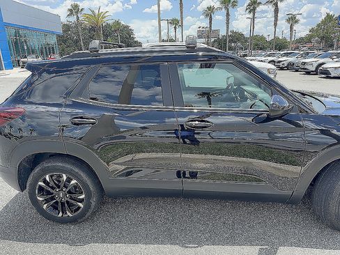 Certified 2023 Chevrolet TrailBlazer LT w/ Convenience Package FWD image 4