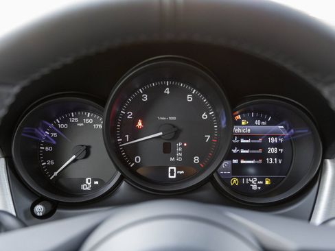 Certified 2026 Porsche Macan AWD/4WD image 14