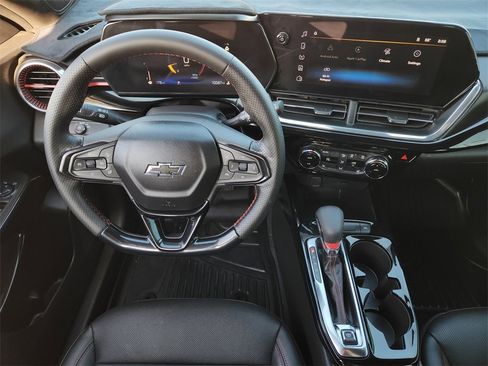 Used 2025 Chevrolet Trax RS w/ Driver Confidence Package image 28