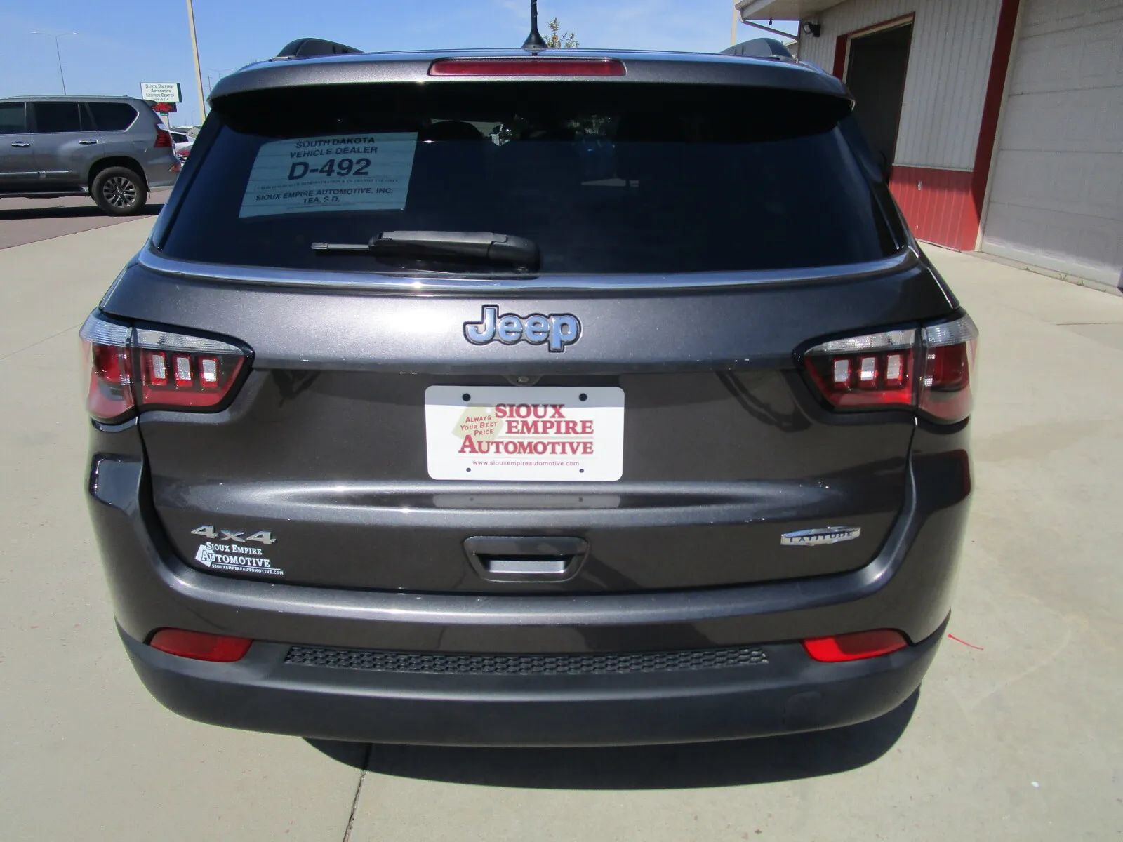 Used 2018 Jeep Compass Latitude AWD/4WD image 8