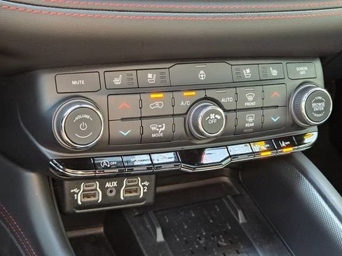 Used 2025 Dodge Durango GT AWD/4WD image 34