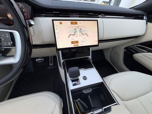 Certified 2025 Land Rover Range Rover SE AWD/4WD image 14