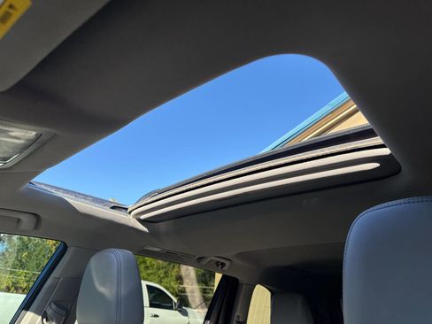 Used 2017 Toyota Highlander AWD V6 image 15