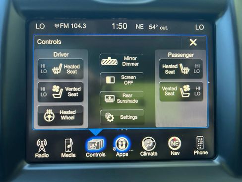 Used 2015 Chrysler 300 C image 40