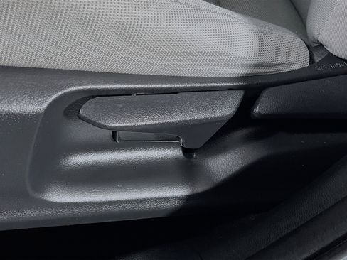 Used 2023 Toyota Corolla Cross L image 16