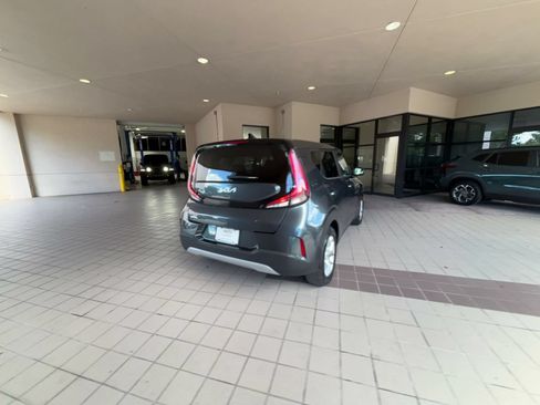 Used 2025 Kia Soul LX w/ LX Technology Package FWD image 14