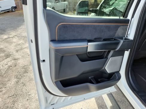 Used 2024 Ford F350 Platinum w/ FX4 Off-Road Package image 28