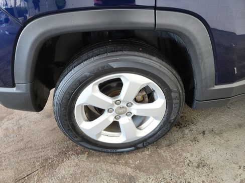 Used 2018 Jeep Compass Latitude FWD image 37
