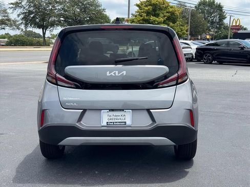 Certified 2025 Kia Soul LX w/ LX Technology Package FWD image 4