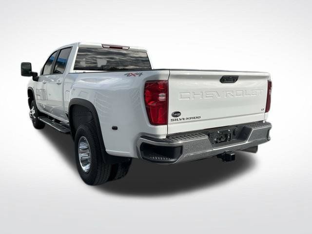 Used 2024 Chevrolet Silverado 3500 LT AWD/4WD image 7