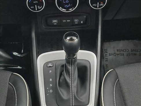 Certified 2025 Hyundai Venue Limited FWD image 12