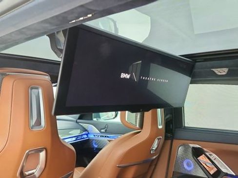 Used 2023 BMW i7 xDrive60 image 42