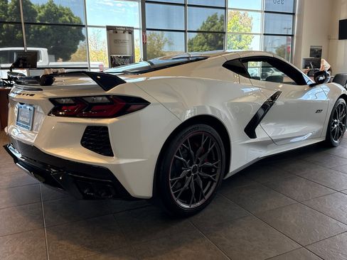 Used 2023 Chevrolet Corvette Stingray Premium Cpe w/ Z51 Performance Package RWD image 5