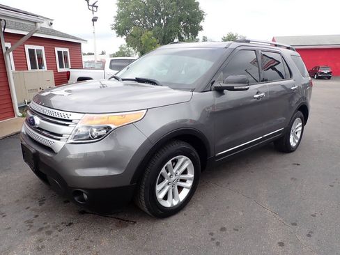 Used 2014 Ford Explorer XLT w/ Equipment Group 202A AWD/4WD image 3