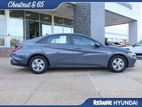 Certified 2024 Hyundai Elantra SE FWD image 7