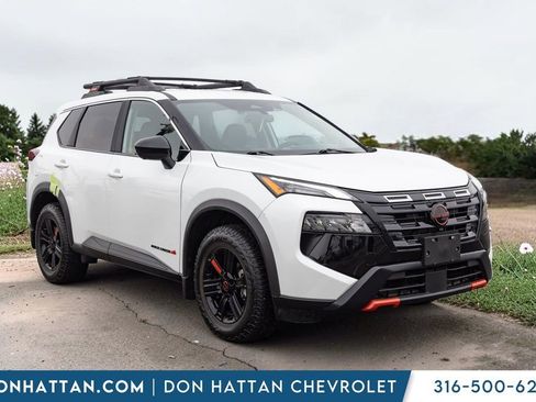 Used 2025 Nissan Rogue SV image 23