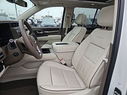 Used 2023 GMC Yukon Denali image 3