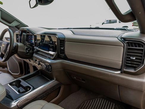 Used 2026 Chevrolet Silverado 2500 LTZ w/ LTZ Plus Package image 17