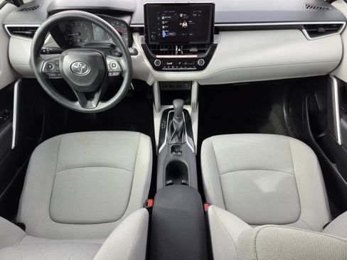 Used 2025 Toyota Corolla Cross L FWD image 12