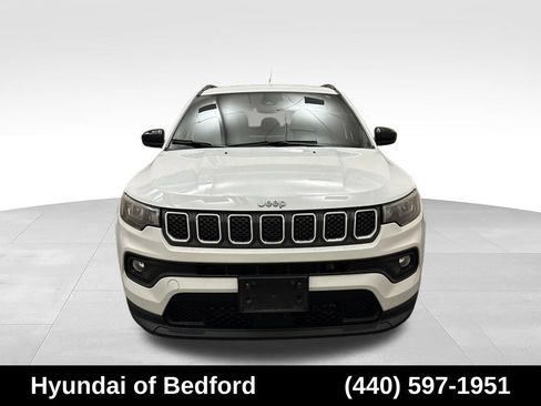 Used 2024 Jeep Compass Latitude AWD/4WD image 2