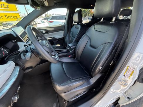 Used 2025 Jeep Compass Limited AWD/4WD image 37