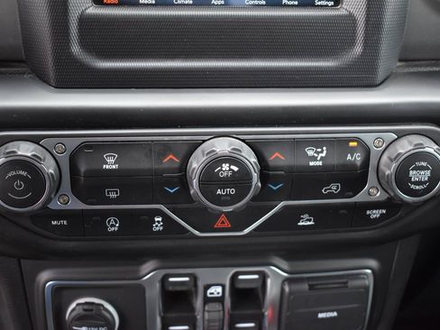 Used 2021 Jeep Gladiator Overland AWD/4WD image 10