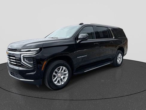 Used 2025 Chevrolet Suburban LT image 10