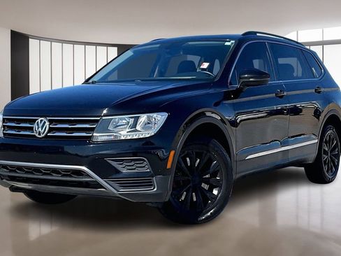 Used 2018 Volkswagen Tiguan SE w/ Panoramic Sunroof Package image 1