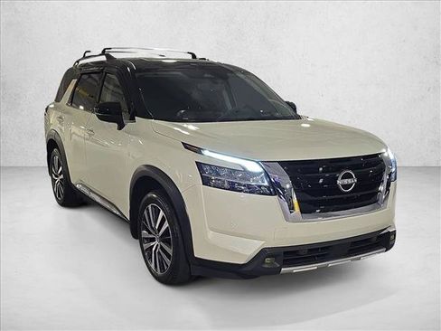 Used 2022 Nissan Pathfinder Platinum w/ Cargo Package AWD/4WD image 3