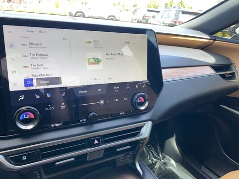 Used 2026 Lexus RX 450h AWD w/ Convenience Package image 13