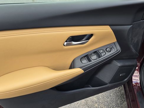 Used 2025 Nissan Sentra SV w/ SV Premium Package FWD image 18