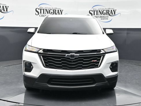 Used 2023 Chevrolet Traverse RS FWD image 2