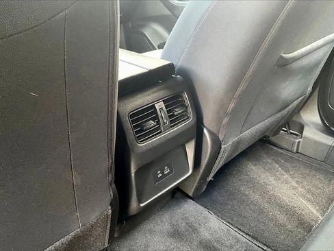 Used 2023 Nissan Rogue SV image 10