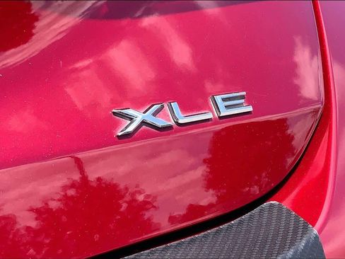 Used 2019 Toyota Avalon XLE w/ Moonroof Package FWD image 10