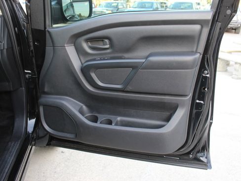 Used 2017 Nissan Titan S image 24