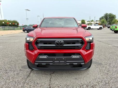Certified 2024 Toyota Tacoma SR5 AWD/4WD image 10