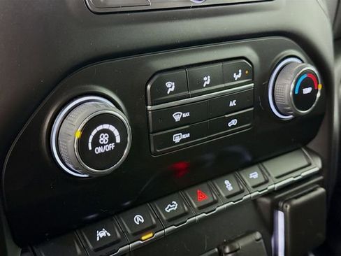 Used 2022 Chevrolet Silverado 1500 Custom image 18