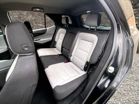 Used 2018 Chevrolet Equinox LS image 24