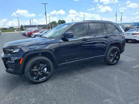 Used 2024 Jeep Grand Cherokee Limited w/ Black Appearance Package image 3