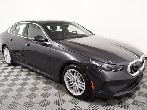 Used 2024 BMW 530i xDrive AWD/4WD image 8