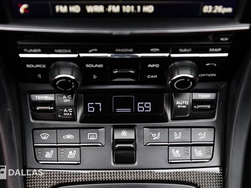 Used 2015 Porsche 911 Turbo S image 27