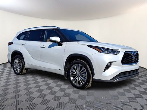 Used 2022 Toyota Highlander Platinum image 1