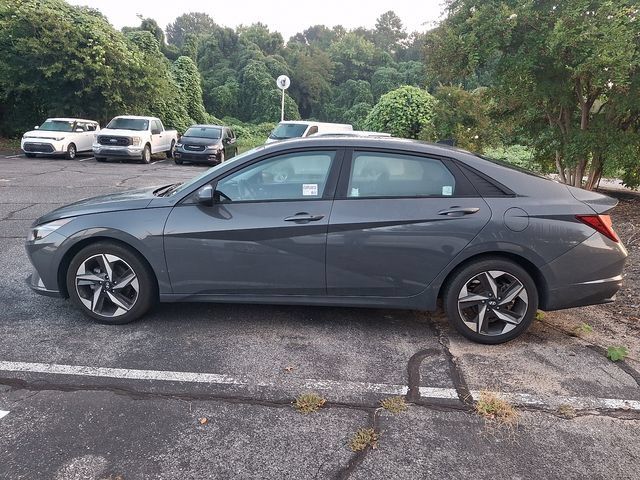 Used 2023 Hyundai Elantra SEL w/ Convenience Package FWD image 10