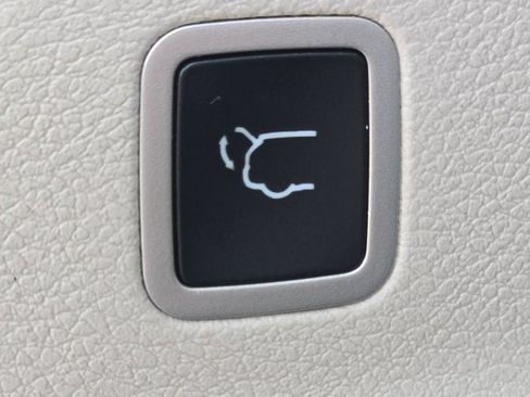 Used 2023 Chrysler Pacifica Touring-L FWD image 20
