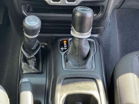 Used 2018 Jeep Wrangler Sport AWD/4WD image 27